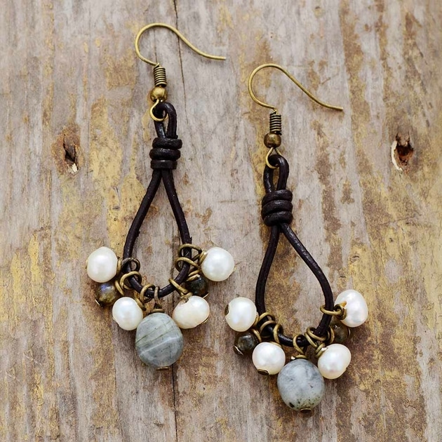 Boucles d'Oreilles Les Naturelles en pierres naturelles de Labradorite et de Perles d'eau Douce vendu par la Boutique Z Comme Zen