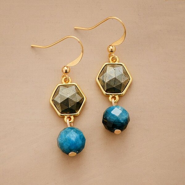 Boucles d'Oreilles Santé et Apaisement dorée en pierres naturelles de labradorite et apatite vendu par la Boutique Z Comme Zen spécialiste en lithothérapie