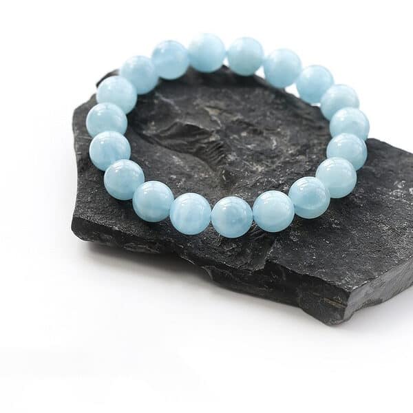 Le Bracelet Zen Aigue-Marine en pierres naturelles d'aigue marine est vendu par la boutique Z Comme Zen