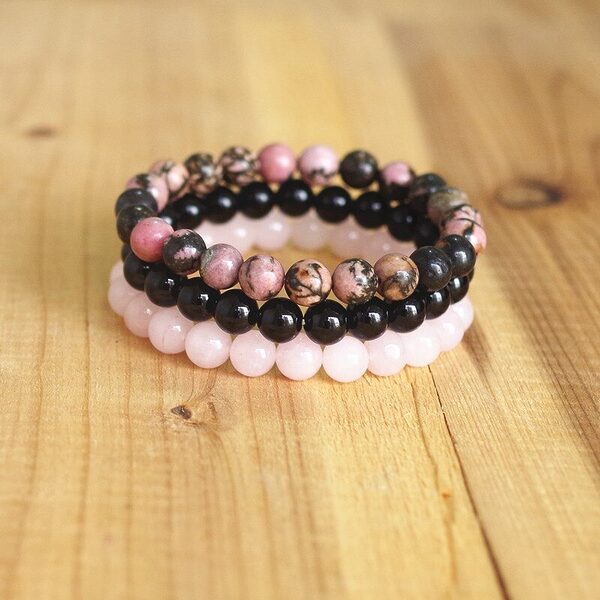Bracelets Zen Trio de Précieuses constitué de 3 bracelets en pierres naturelles de quartz rose et rhodonite et onyx vendu par la boutique Z Comme Zen spécialisée en Lithothérapie