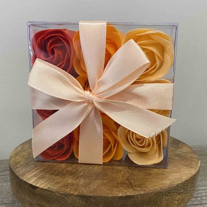 Coffret de 9 Roses De Savon - Orange en forme de roses de couleur Orange Jaune vendu par la boutique Z Comme Zen