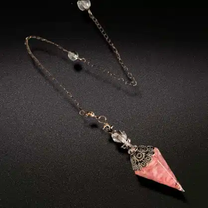 Pendule Divinatoire Antique - Quartz Rose en pierre naturelle de Quartz Rose de forme pyramidale vendu par la Boutique Z Comme Zen spécialiste ésotérisme.
