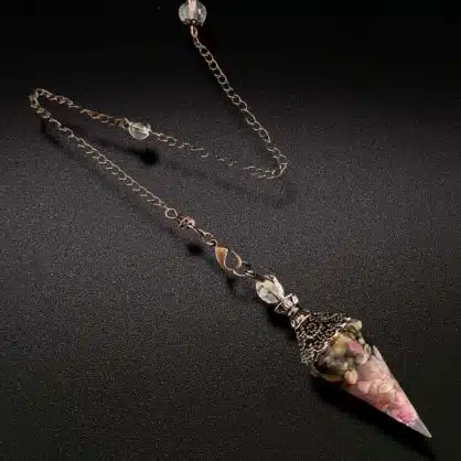 Pendule Divinatoire Antique - Rhodonite en pierre naturelle de rhodonite de forme pyramidale vendu par la Boutique Z Comme Zen spécialiste ésotérisme.