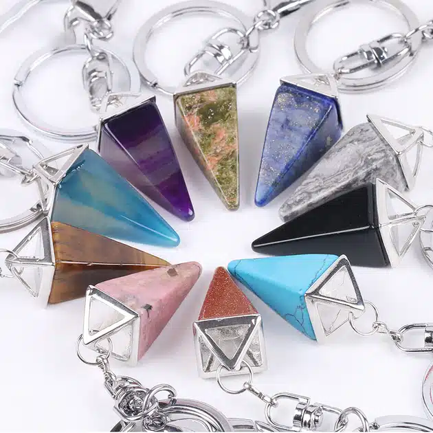 Porte-Clés Pyramide Précieuse argenté en pierres naturelles vendu pas la Boutique Z Comme Zen