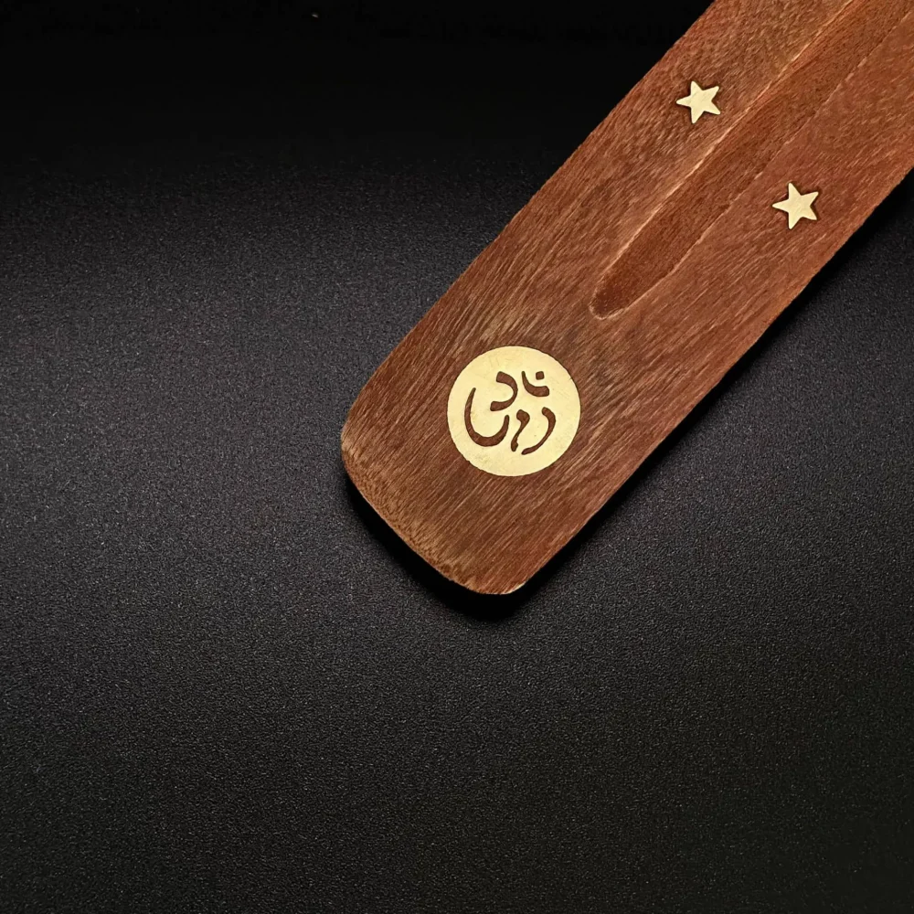 Porte-Encens Bois - Symbole om vendu par la Boutique Z Comme Zen spécialiste en lithothérapie et produit zen
