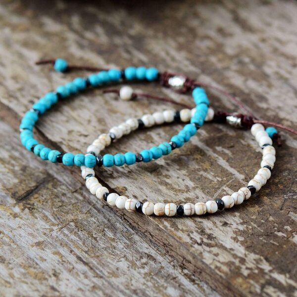 Le bracelet boho sérénité est constitué de pierres naturelles. Il est vendu par la boutique Z Comme Zen