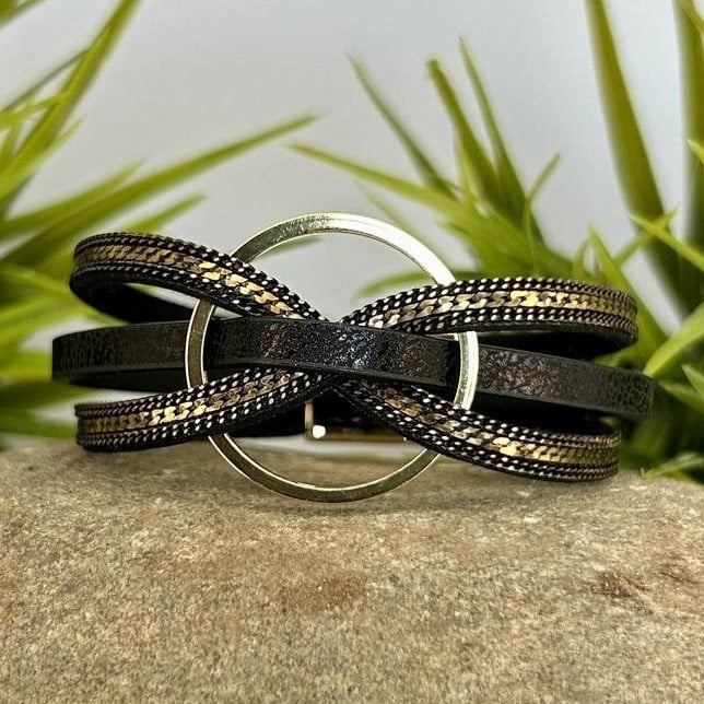 Bracelet Manchette Infini Noir Elégant, alliage et cuir, couleur Noire, taille 19,56 cm x 2,54 cm, poids 18,9 g vendu par l Boutique Z Comme Zen - Zcz
