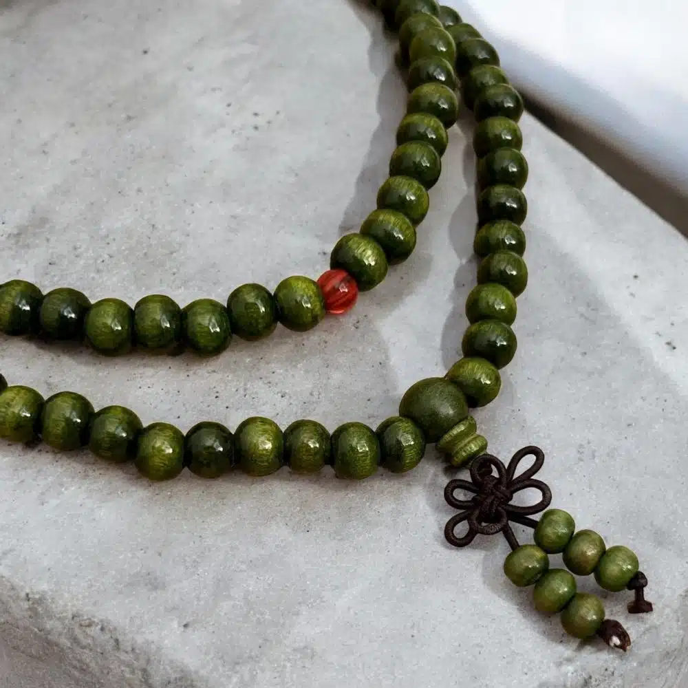 Collier Mala Tibétain en Bois de Santal - Vert 8mm