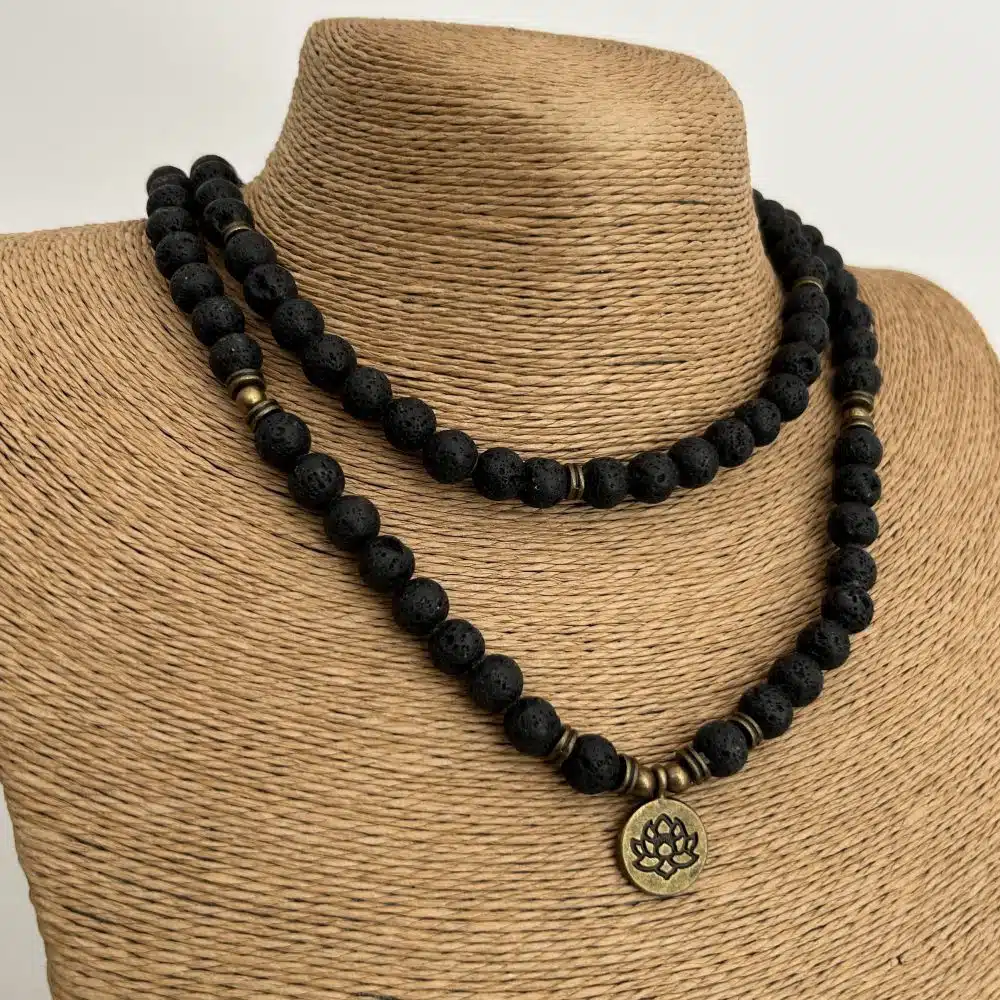 Collier Mala Pierres de Lave and Co - Lotus