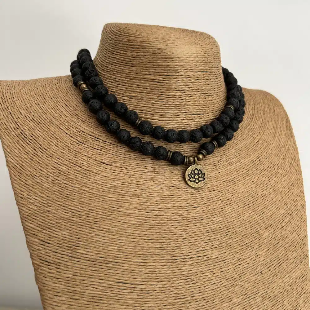 Collier Mala Pierres de Lave and Co - Lotus
