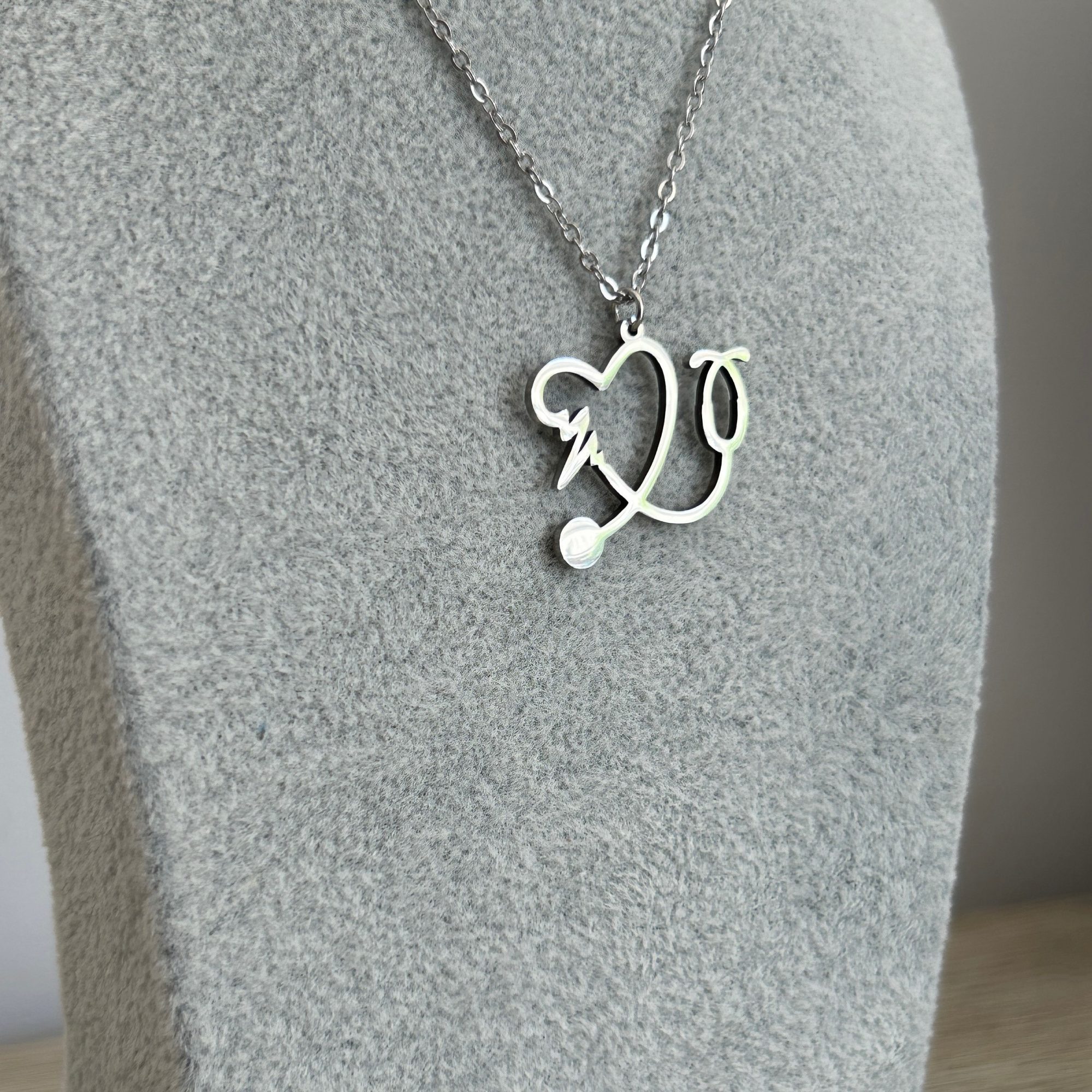 Collier Pendentif Acier Coeur et Stéthoscope "Dacca" - Argenté – Image 4