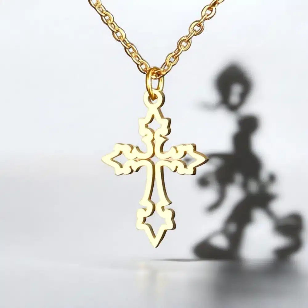Collier Pendentif Acier Croix "Kolkata" doré en acier inoxydable vendu par la Boutique Z Comme Zen spécialiste en lithothérapie et produit zen