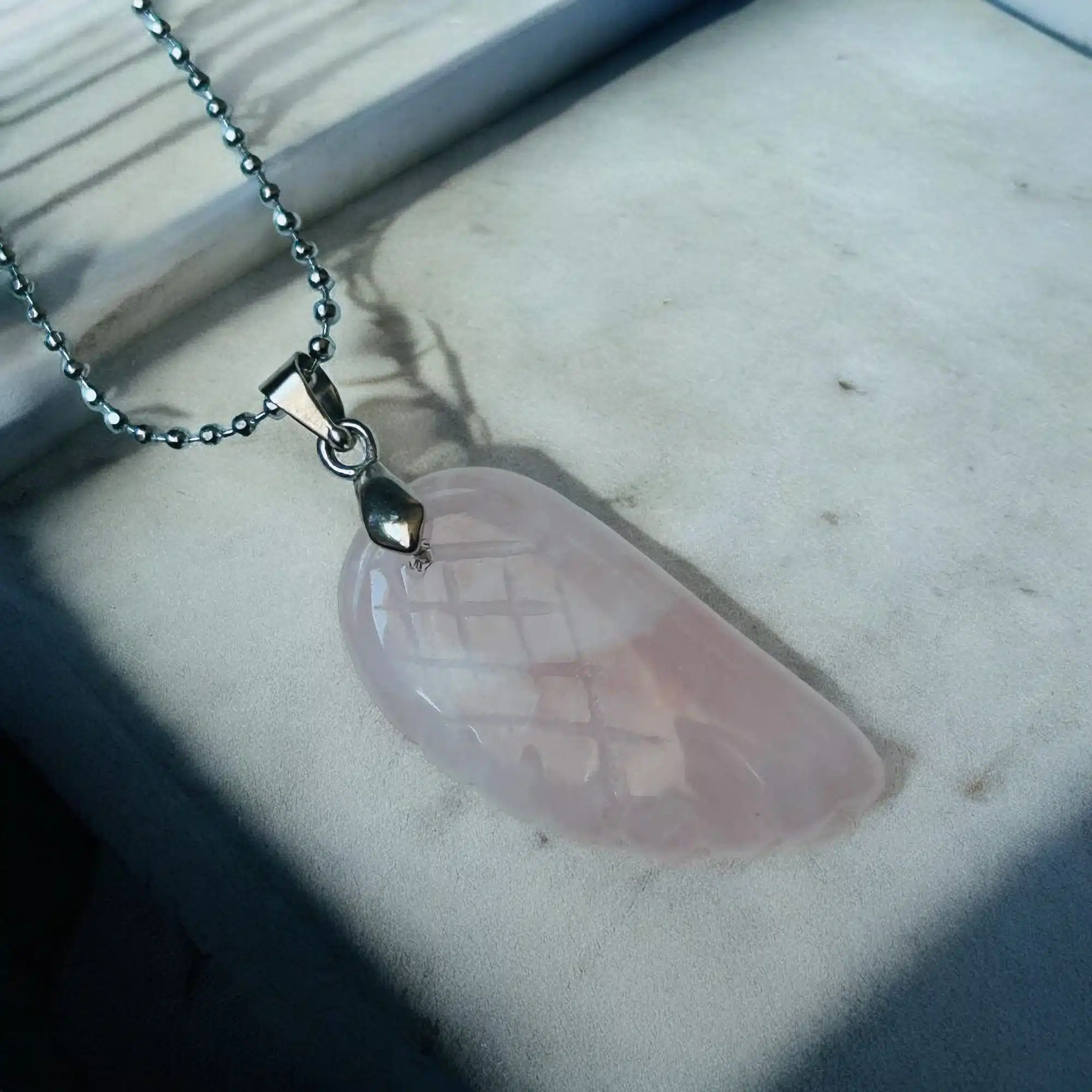Collier Pendentif Aile d'Ange - Quartz Rose – Image 4