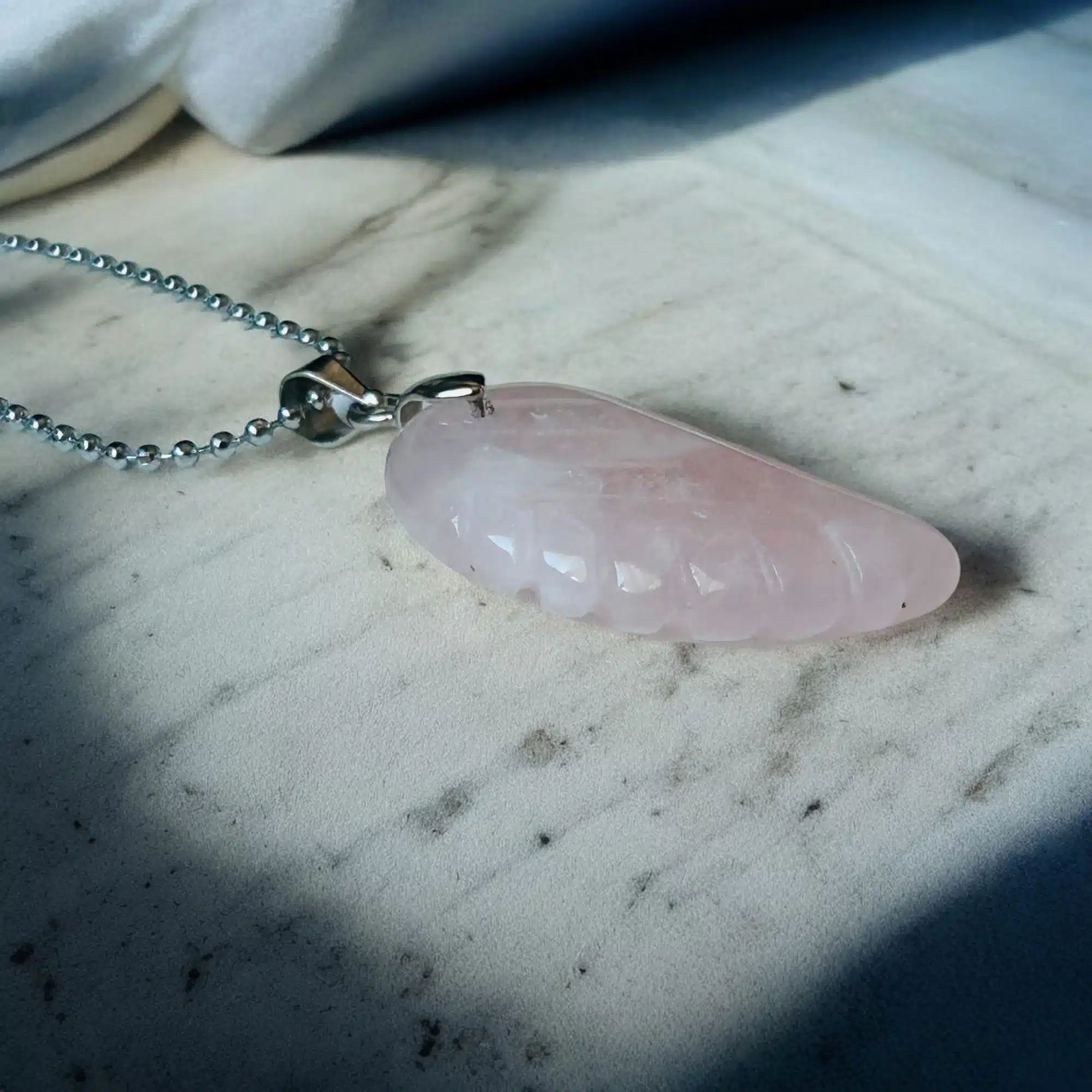 Collier Pendentif Aile d'Ange - Quartz Rose – Image 3
