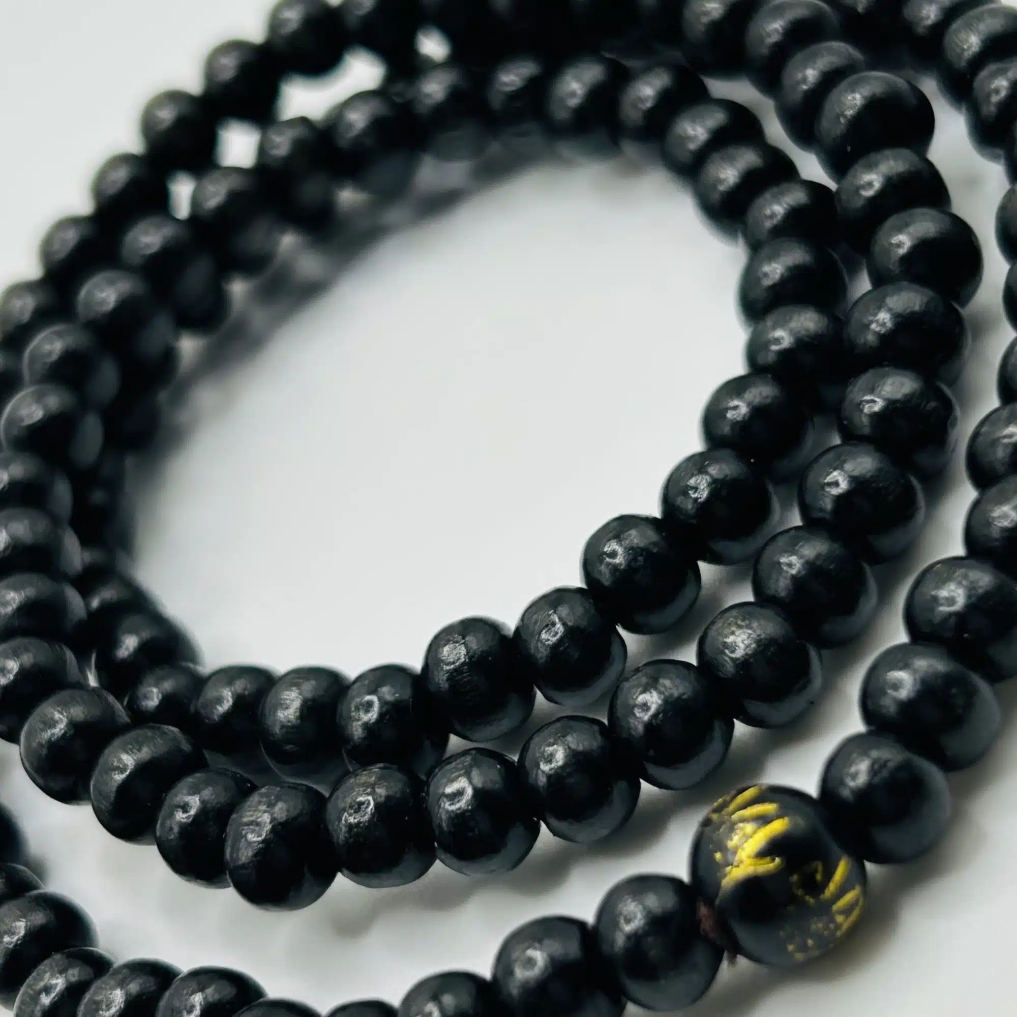 Bracelet Mala Tibétain en Bois de Santal - Mantra - Noir 6mm – Image 2
