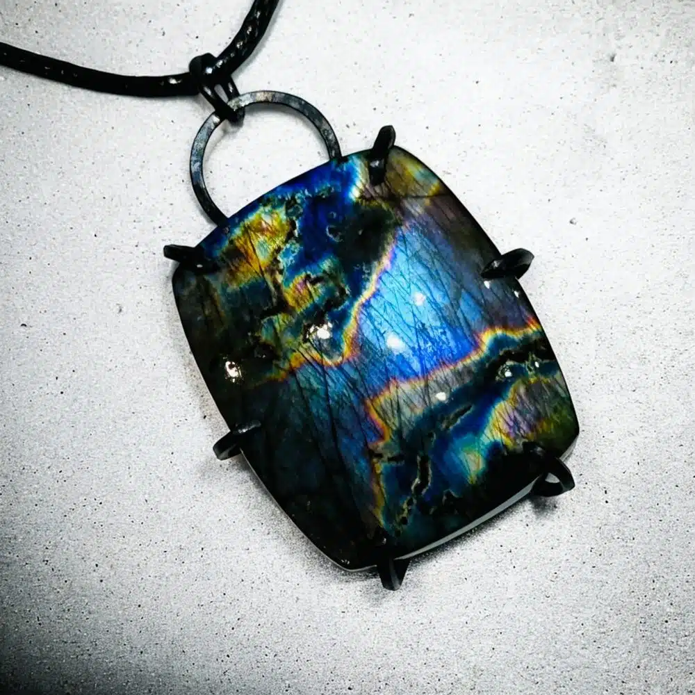 Collier Pendentif Labradorite - Mystère de Minuit