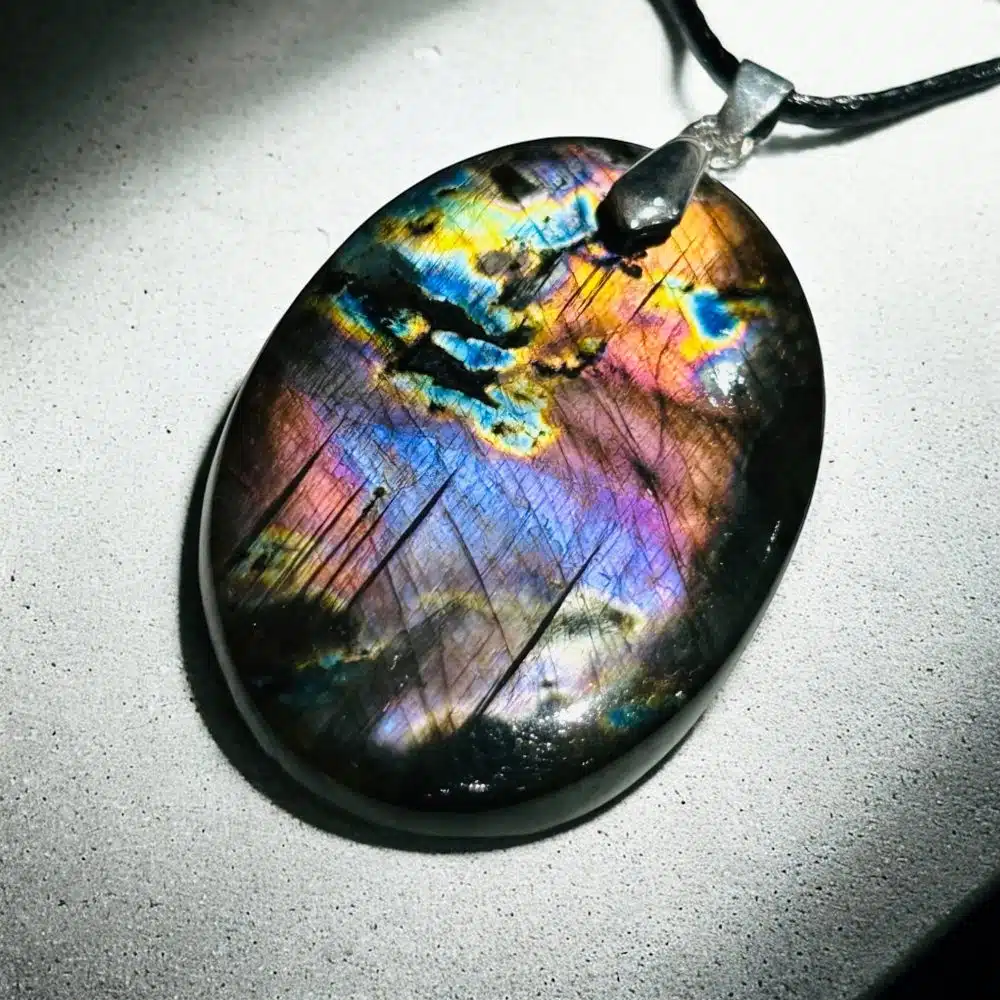 Collier Pendentif Labradorite - Mystère Éthéré