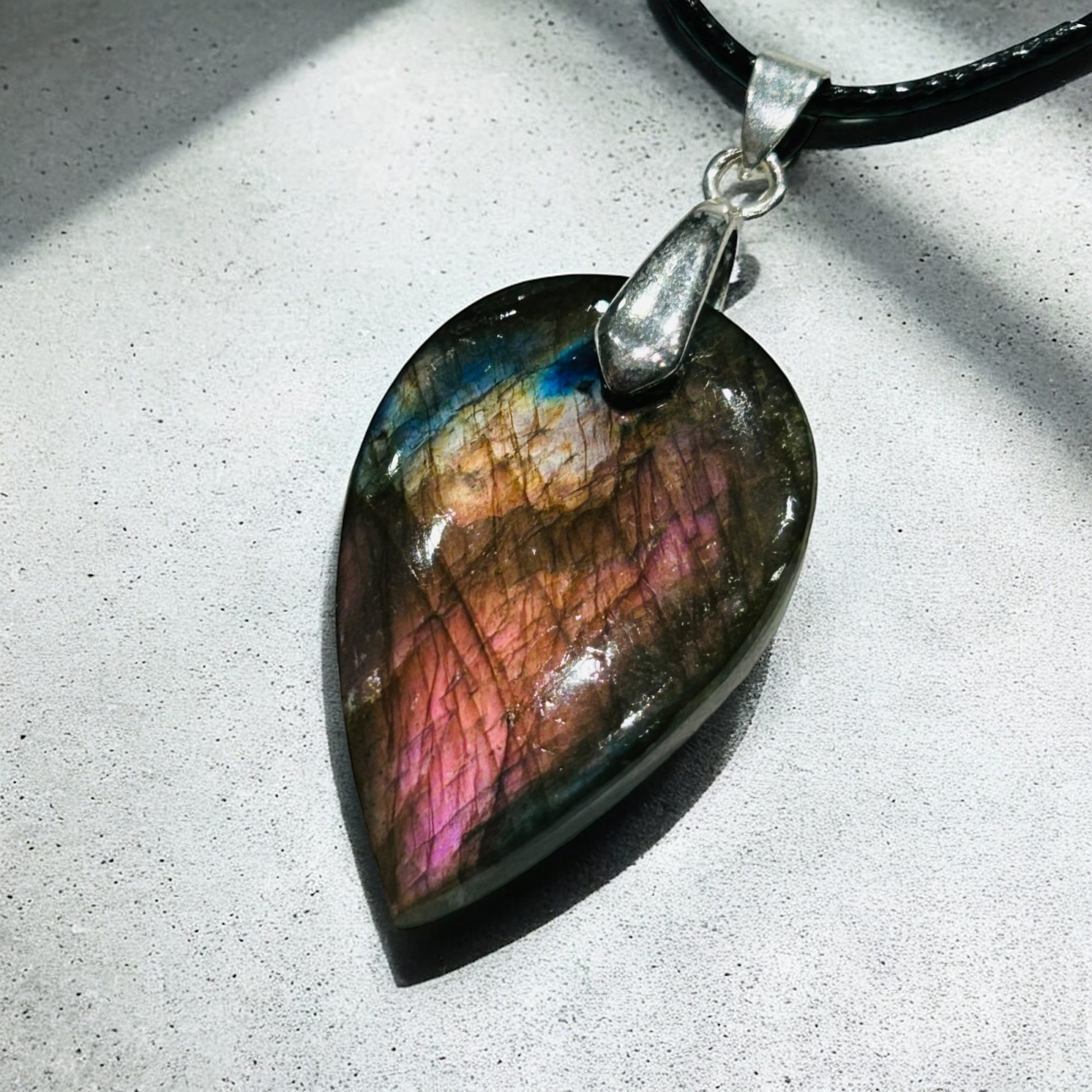 Collier Pendentif Labradorite - Éclat de Crépuscule – Image 4