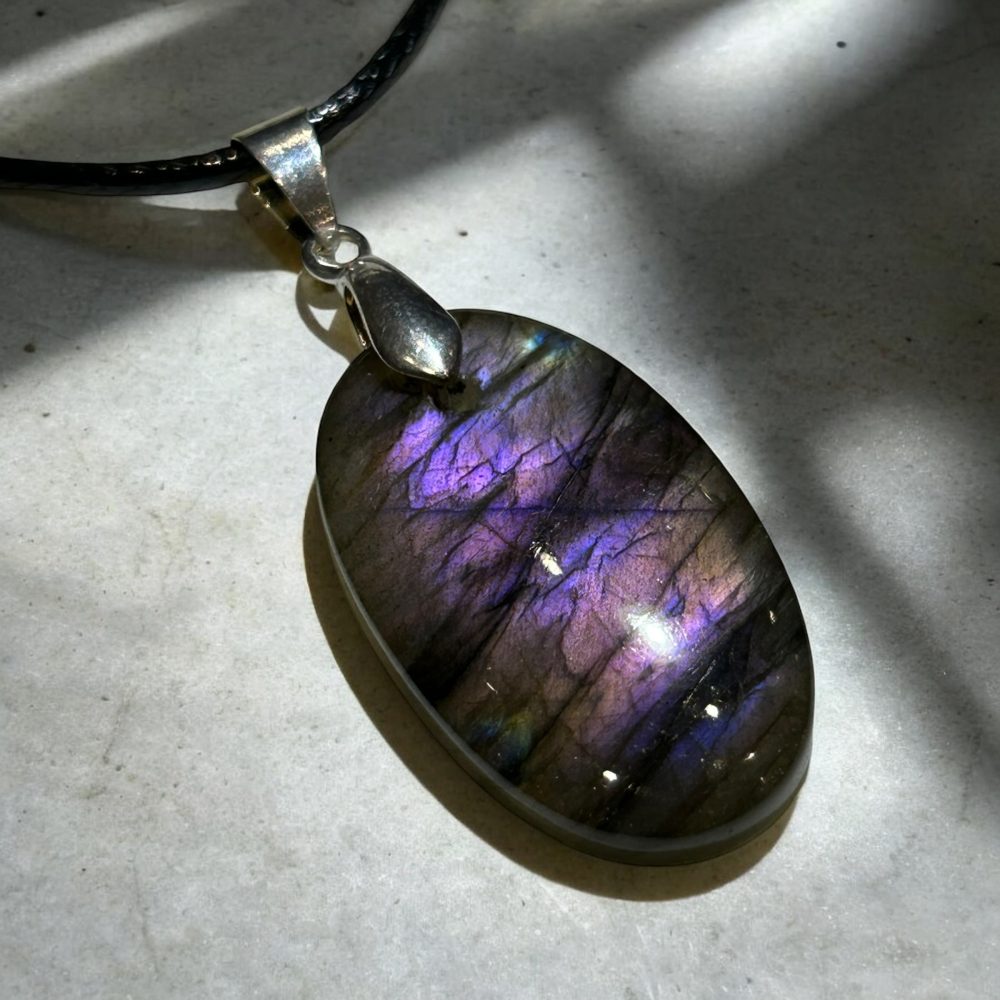 Collier Pendentif Labradorite - Bouclier Intérieur