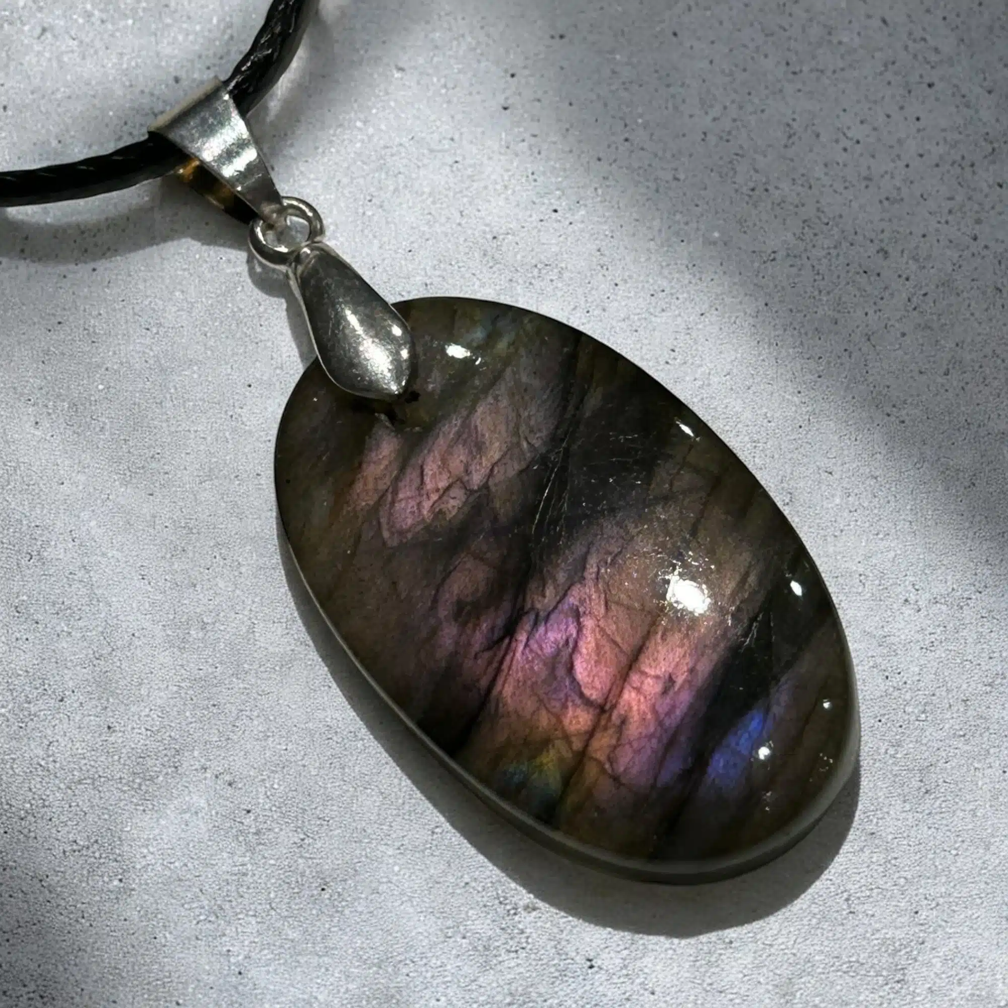 Collier Pendentif Labradorite - Bouclier Intérieur – Image 5