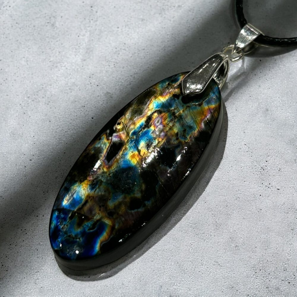Collier Pendentif Labradorite - Harmonie Mystique