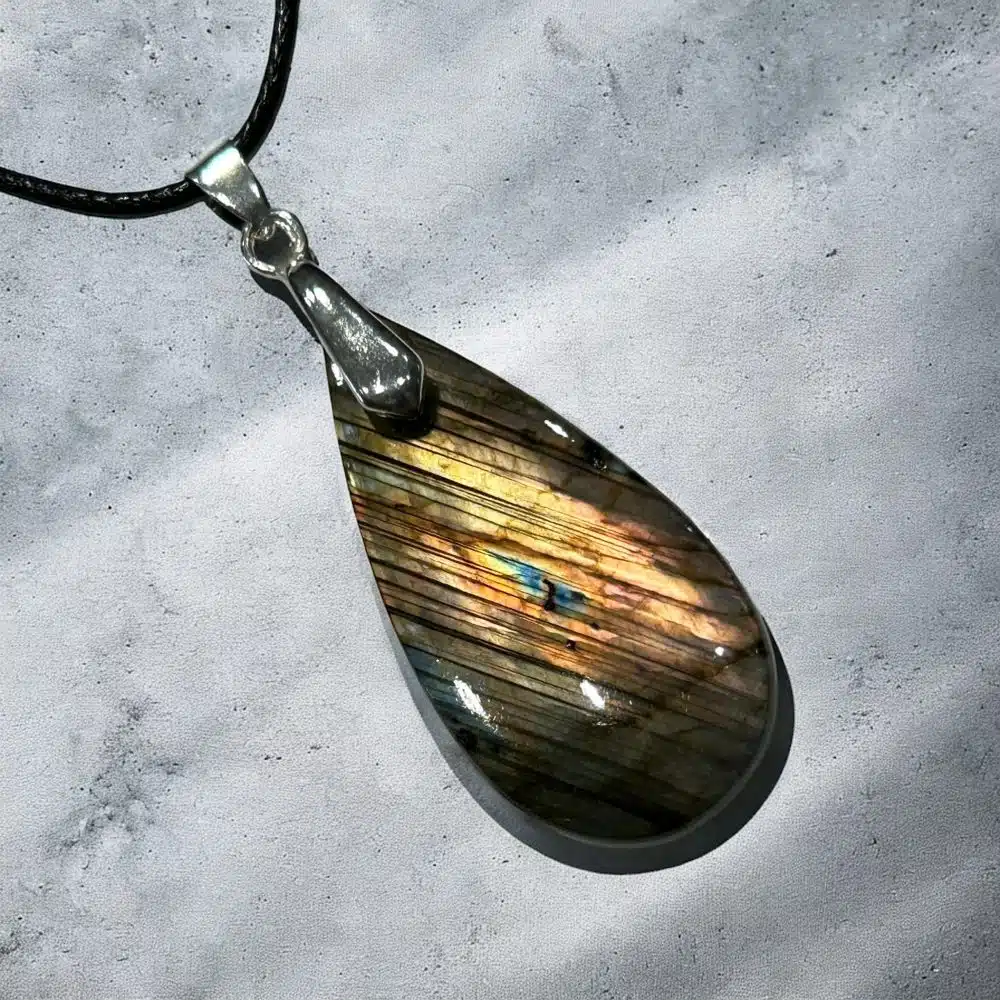 Collier Pendentif Labradorite - Aurore Envoûtante