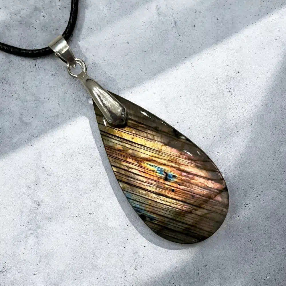 Collier Pendentif Labradorite - Aurore Envoûtante