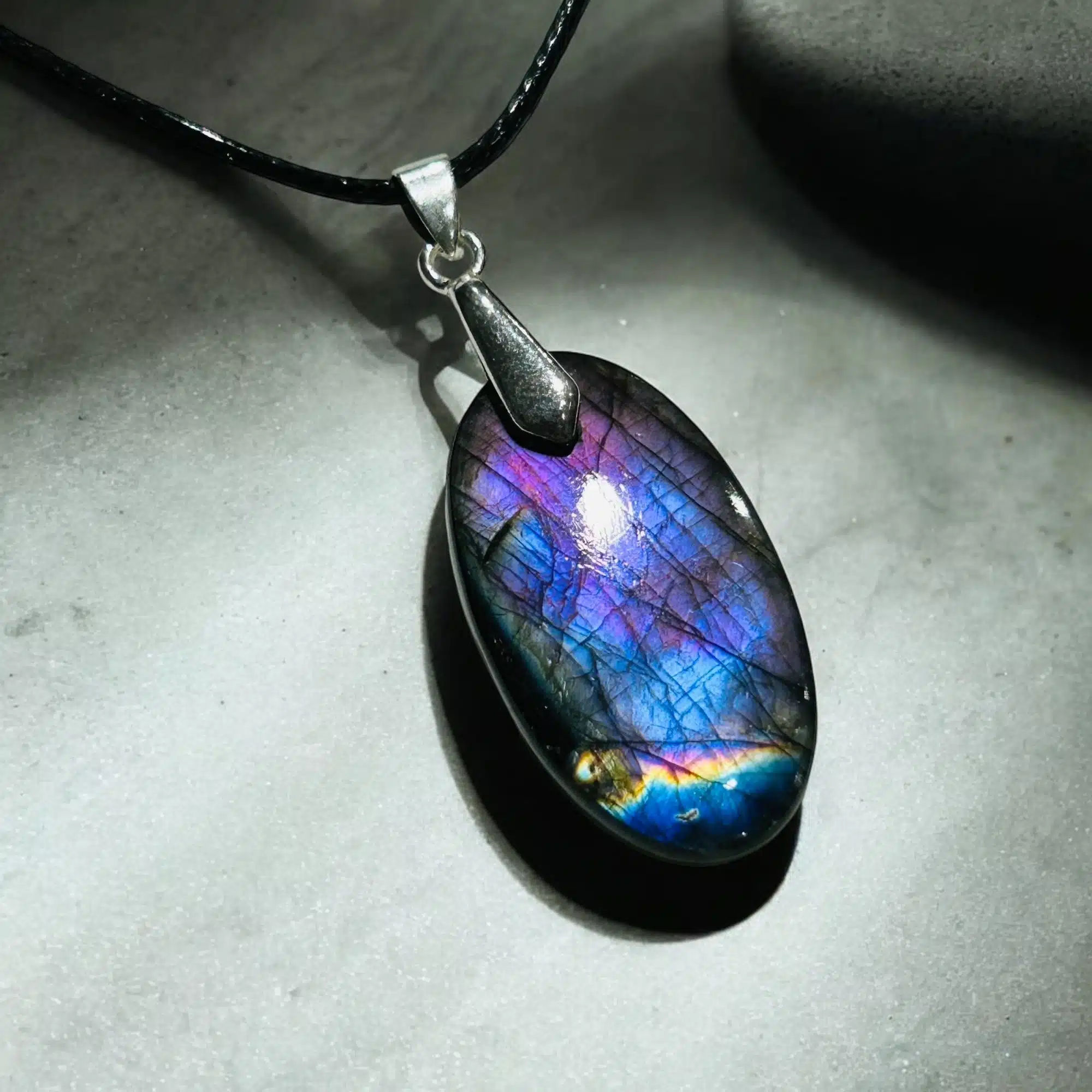 Collier Pendentif Labradorite - Océan de Lumière