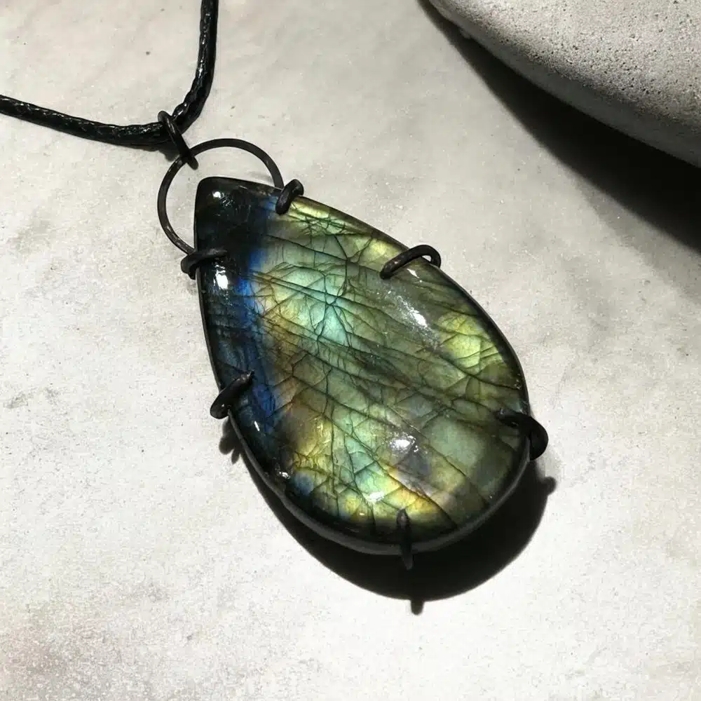 Collier Pendentif Labradorite - Voyage Protecteur