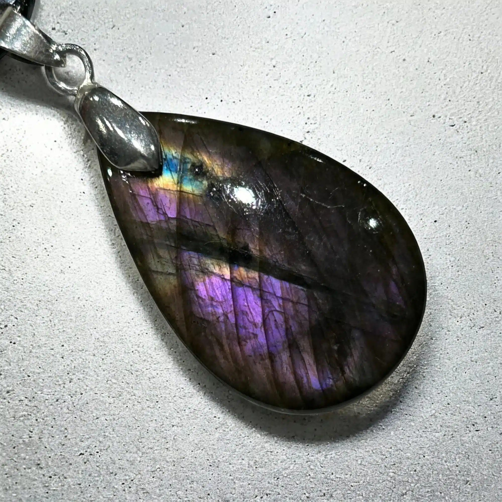 Collier Pendentif Labradorite - Bouclier Féérique