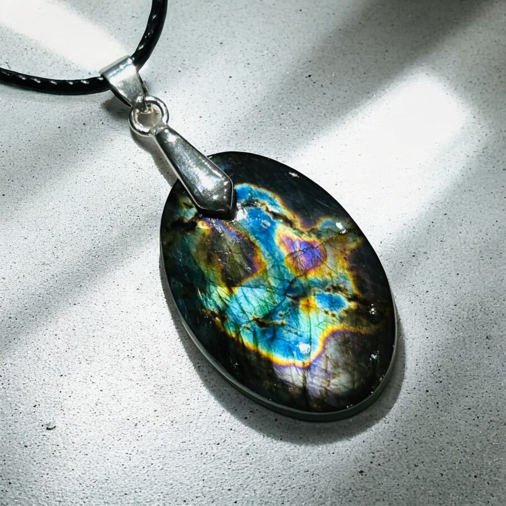 Collier Pendentif Labradorite - Mystère de la Nuit