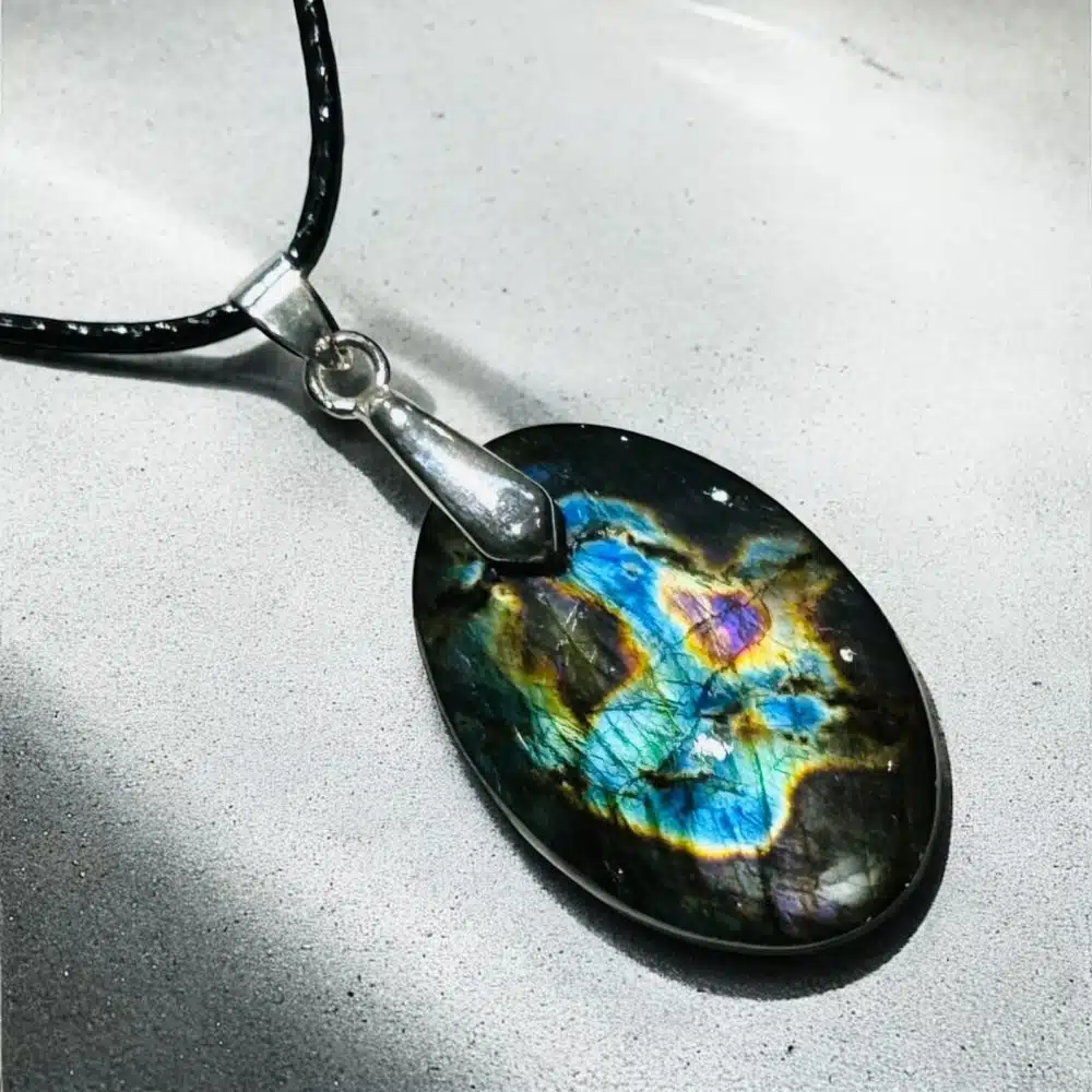 Collier Pendentif Labradorite - Mystère de la Nuit