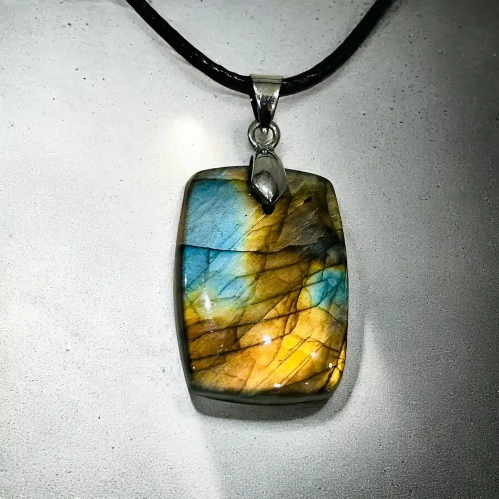 Collier Pendentif Labradorite - Fusion Lumineuse