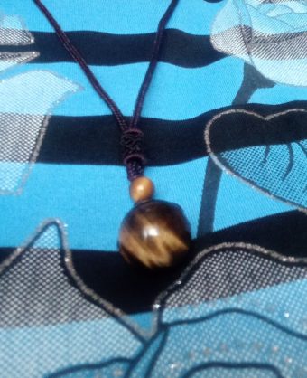 Collier Pendentif Mantra Porte-Bonheur - Cristal photo review